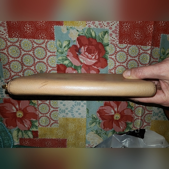 Authentic prada zippy wallet guc see pics - Picture 3 of 13